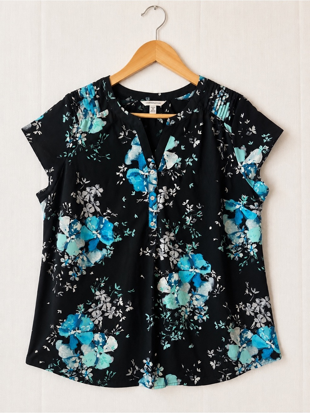 Croft & Barrow 2X Black Blue Floral Pleated Shoulder Blouse